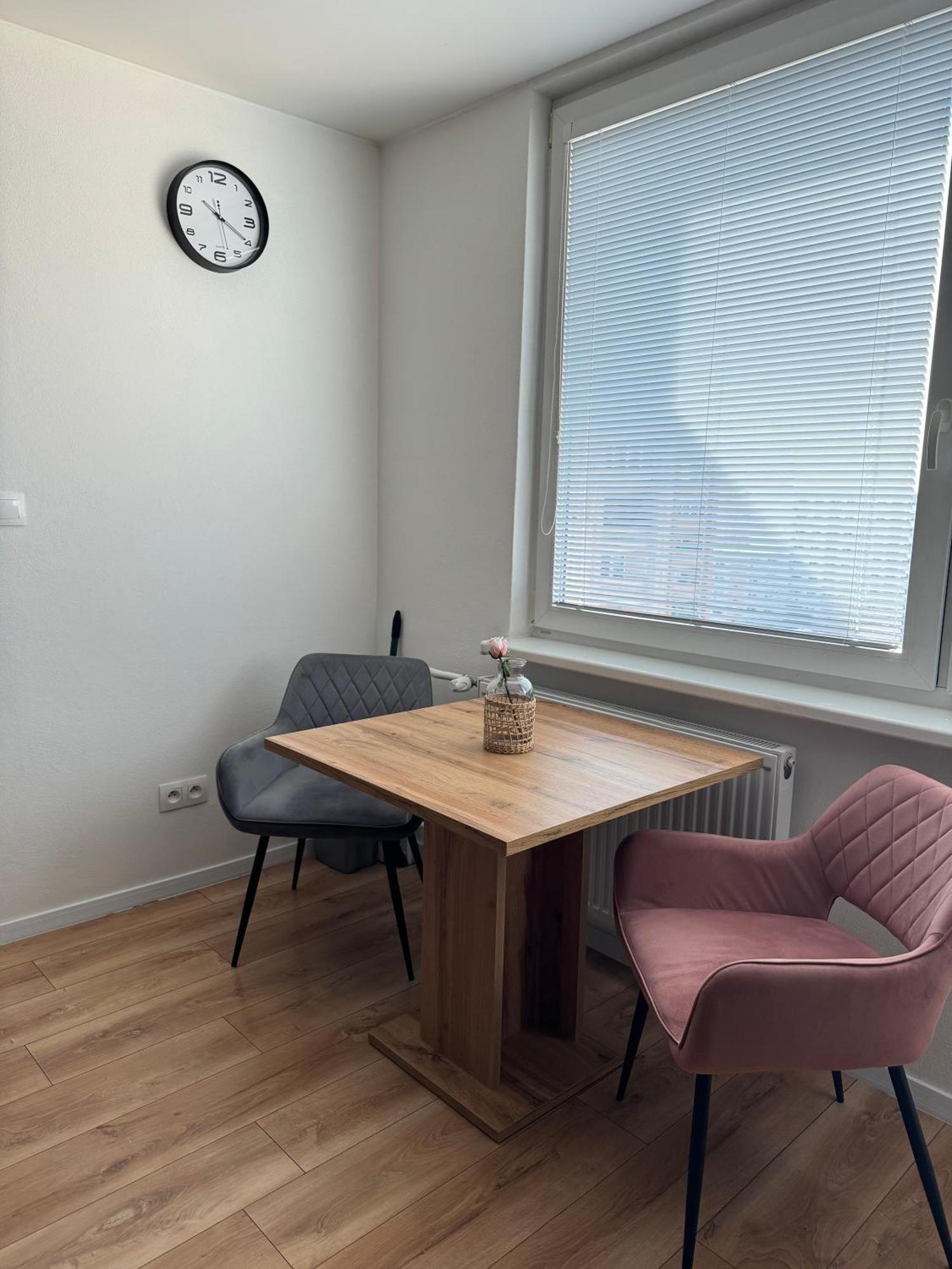 Modern Central Apartment Нитра Экстерьер фото