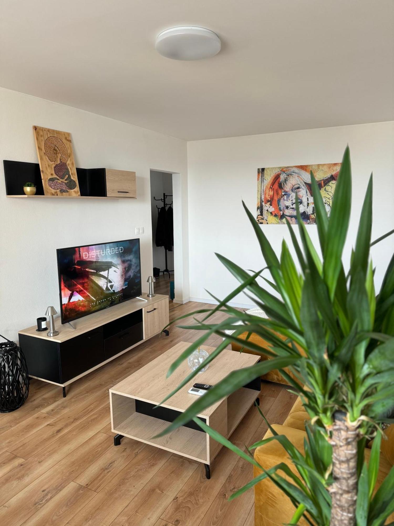 Modern Central Apartment Нитра Экстерьер фото