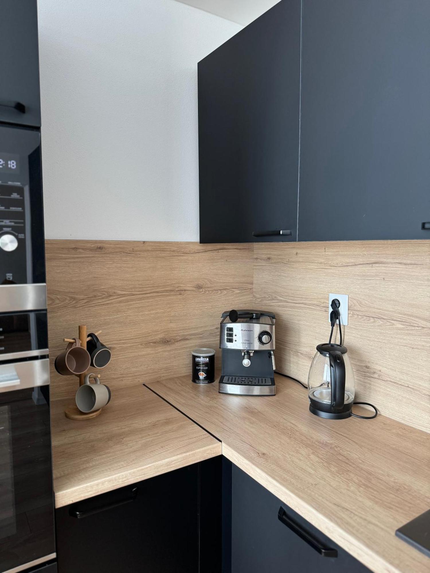 Modern Central Apartment Нитра Экстерьер фото